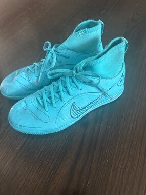 Nike Kids Teal Lace-Up Indoor Soccer Shoes